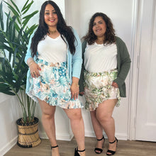 Charger l'image dans la galerie, Jupe courte fleuris kaki avec short intégré