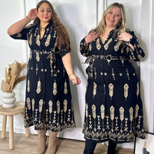 Charger l'image dans la galerie, Robe chemise longue noire à imprimé doré