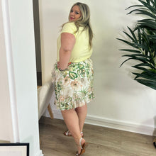 Charger l'image dans la galerie, Jupe courte fleuris kaki avec short intégré