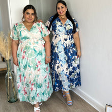 Charger l'image dans la galerie, Robe longue vert d’eau effet plissé