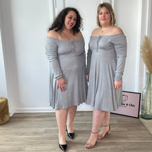 Charger l'image dans la galerie, Robe côtelée patineuse grise - CRÉATION PULPEUSE ET CHIC
