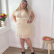 Charger l'image dans la galerie, Robe courte chic beige col plissé