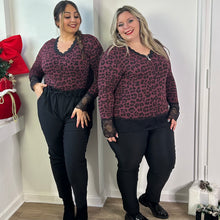 Charger l'image dans la galerie, Top léopard à détail dentelle bordeaux