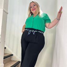 Charger l'image dans la galerie, Blouse détail dentelle verte