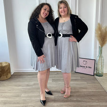 Charger l'image dans la galerie, Robe côtelée patineuse grise - CRÉATION PULPEUSE ET CHIC