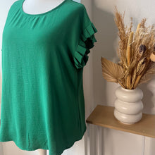 Charger l'image dans la galerie, Blouse verte manches à volants