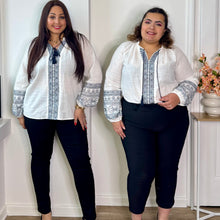 Charger l'image dans la galerie, Blouse bohème brodée blanche en coton