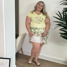 Charger l'image dans la galerie, Jupe courte fleuris kaki avec short intégré