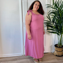 Charger l'image dans la galerie, Robe longue bretelles à noeud rose