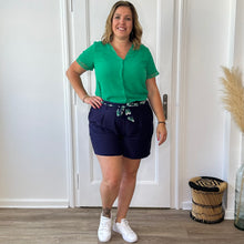 Charger l'image dans la galerie, Short fluide marine avec ceinture