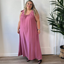 Charger l'image dans la galerie, Robe longue bretelles à noeud rose