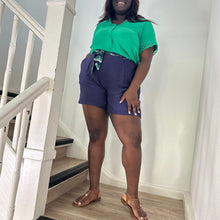Charger l'image dans la galerie, Short fluide marine avec ceinture