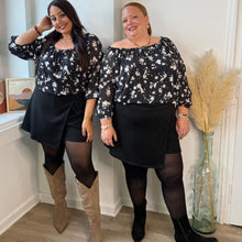 Charger l'image dans la galerie, Blouse fluide noire à fleurs