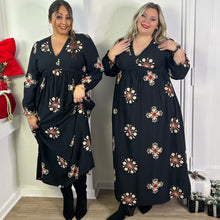 Charger l'image dans la galerie, Robe longue noire brodée de fleurs