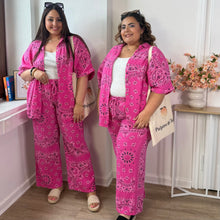 Charger l'image dans la galerie, Pantalon rose à imprimé bandana en gaze de coton