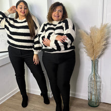 Charger l'image dans la galerie, Pull à rayures noir et blanc