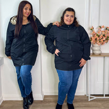 Charger l'image dans la galerie, Veste réversible imperméable noir &amp; léopard
