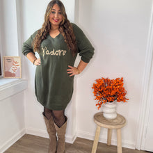 Charger l&#39;image dans la galerie, Robe pull J’ADORE kaki - Exclusivité Pulpeuse et Chic
