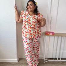 Charger l'image dans la galerie, Blouse fluide éclat de fleurs
