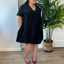 Charger l&#39;image dans la galerie, Robe-short courte fluide noire
