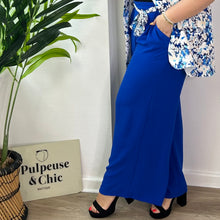 Charger l&#39;image dans la galerie, Pantalon fluide bleu roi à ceinture florale
