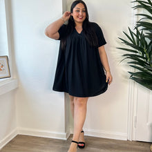 Charger l&#39;image dans la galerie, Robe-short courte fluide noire
