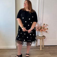 Charger l'image dans la galerie, Robe marguerite noire en tulle
