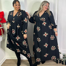 Charger l&#39;image dans la galerie, Robe longue noire brodée de fleurs
