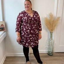 Charger l'image dans la galerie, ⁠Robe courte bordeaux fleurs poudrées

