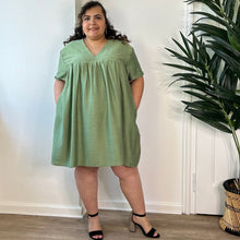 Charger l&#39;image dans la galerie, Robe-short courte fluide kaki
