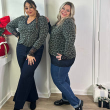 Charger l'image dans la galerie, Top léopard à détail dentelle kaki
