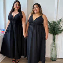 Charger l'image dans la galerie, Robe longue à décolleté clouté noir
