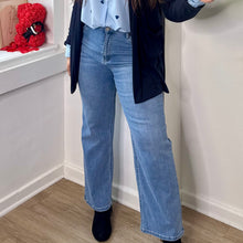 Charger l'image dans la galerie, Jean clair coupe droite évasé sur le bas
