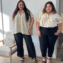 Charger l'image dans la galerie, Chemise oversize imprimé pois crème en coton
