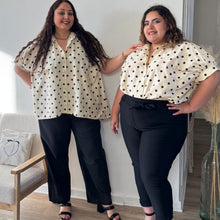 Charger l'image dans la galerie, Chemise oversize imprimé pois crème en coton

