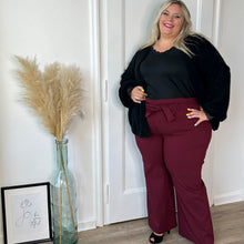 Charger l&#39;image dans la galerie, Pantalon bordeaux stretch à coupe évasée
