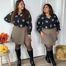 Charger l&#39;image dans la galerie, Jupe-short taupe
