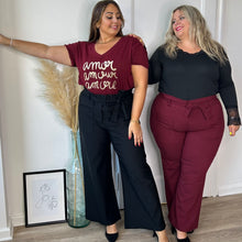 Charger l&#39;image dans la galerie, Pantalon bordeaux stretch à coupe évasée
