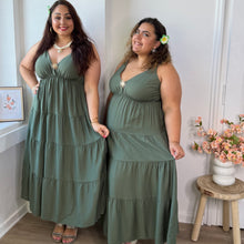 Charger l'image dans la galerie, ⁠Robe fines bretelles et broche kaki
