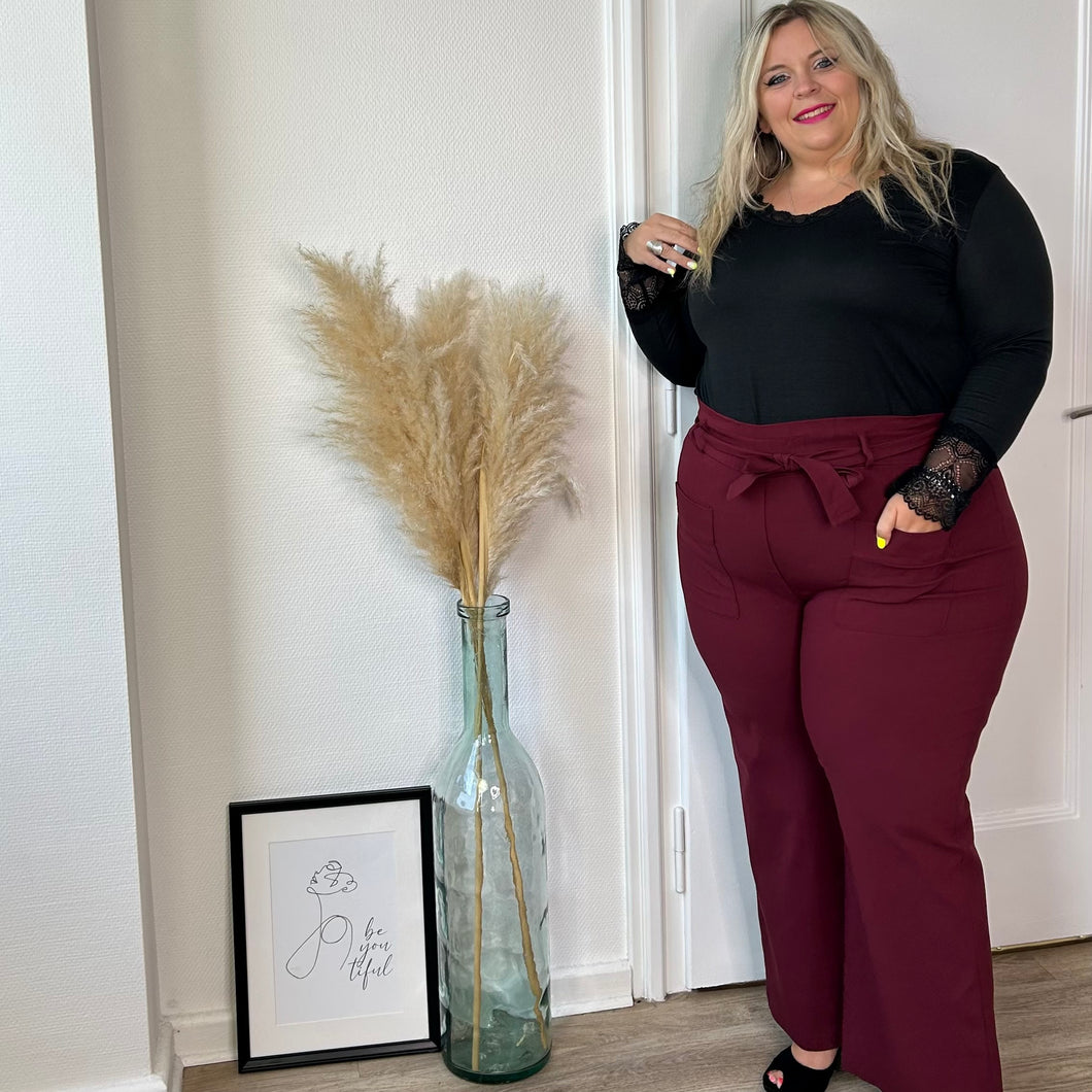 Pantalon bordeaux stretch à coupe évasée