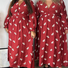 Charger l&#39;image dans la galerie, ⁠ ⁠Robe longue rouge brique à fleurs blanches - EN PRÉCOMMANDE EXPÉDITION DE LA COMMANDE VENDREDI 24 octobre
