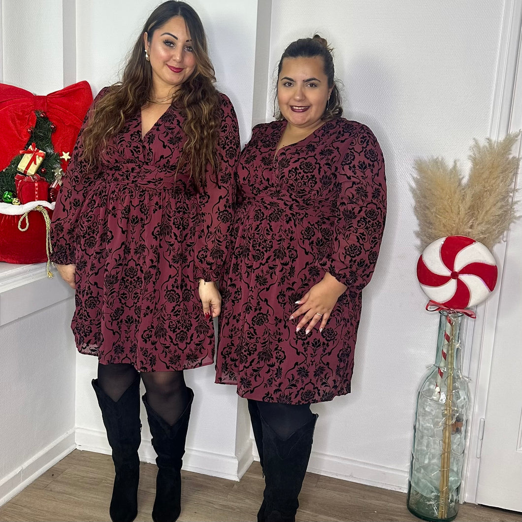 Robe brodée bordeaux et noir