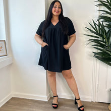 Charger l&#39;image dans la galerie, Robe-short courte fluide noire
