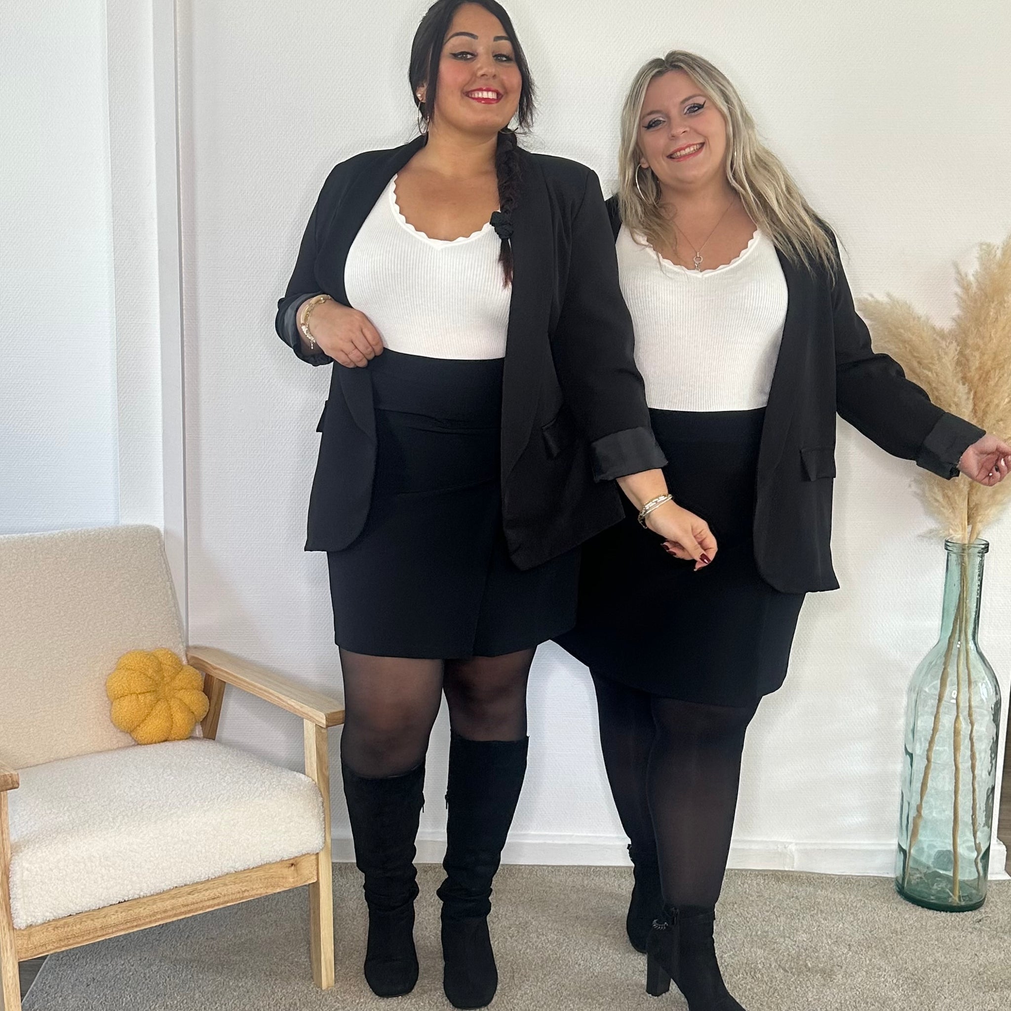 Jupe courte droite noire portefeuille - Main Image