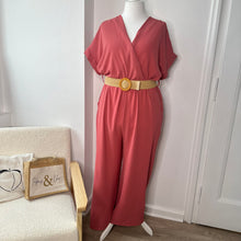 Charger l&#39;image dans la galerie, Combinaison vieux rose avec ceinture élastique (vendue avec une ceinture tressée beige)
