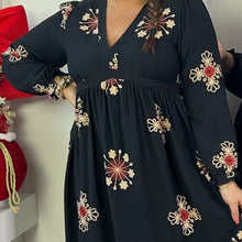 Charger l'image dans la galerie, Robe longue brodée noire à fleurs
